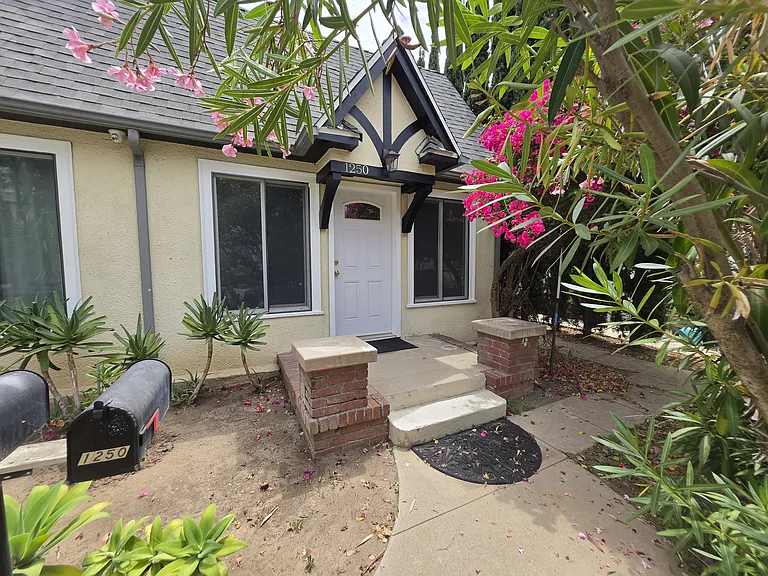 1250 S Orange St — Photo 28