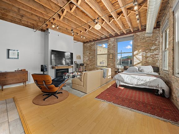 4th image of 525 N Halsted St Unit 215