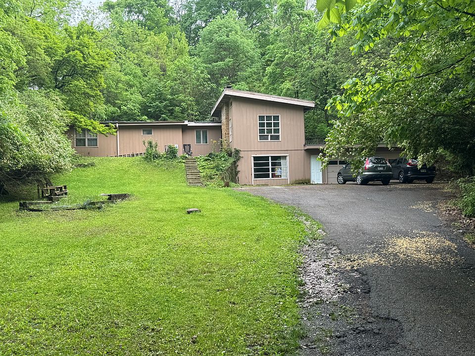 house on one acre wooded ravine