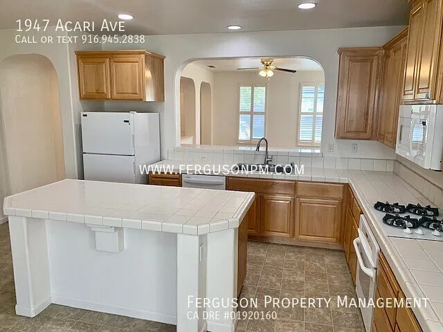 1947 Acari Ave — Photo 6