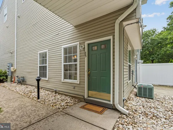 25 Phoenix Ct, Tinton Falls, NJ 07712