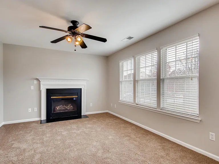 103 Markham Dr — Photo 6