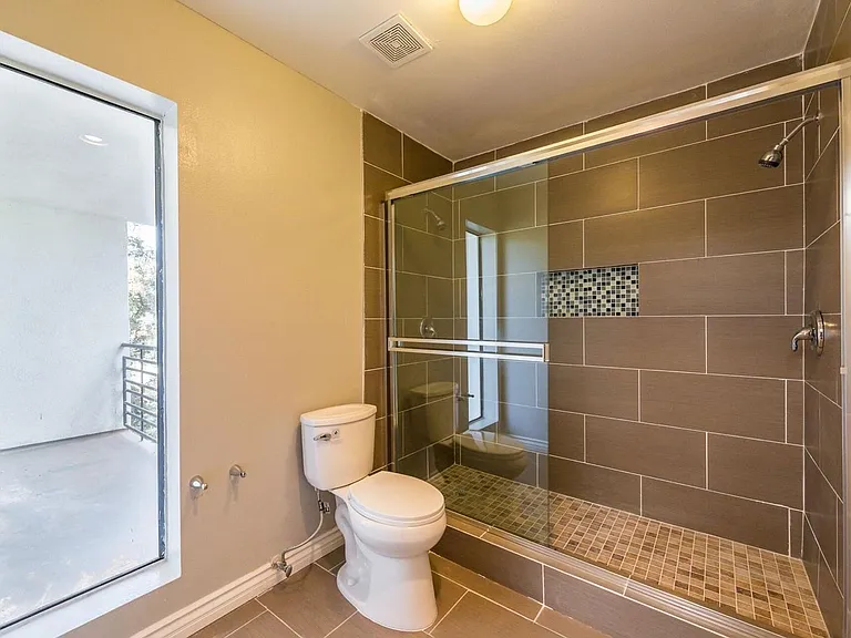 818 N Monterey St #19 — Photo 8