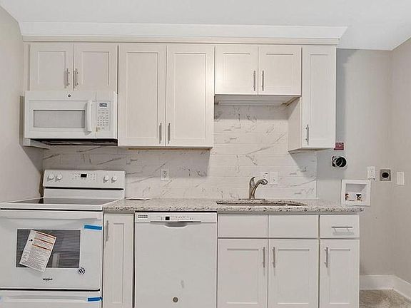 5th image of 116 N Hyde Park Ave #A