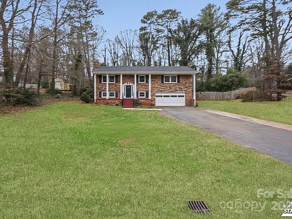 3rd image of 118 Brookmeade Dr