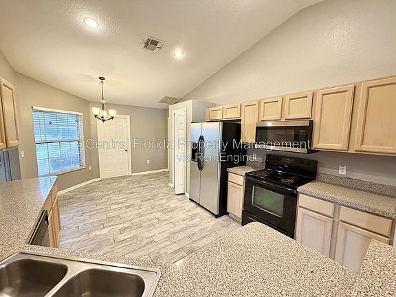 5th image of 3805 Springlake Village Ct