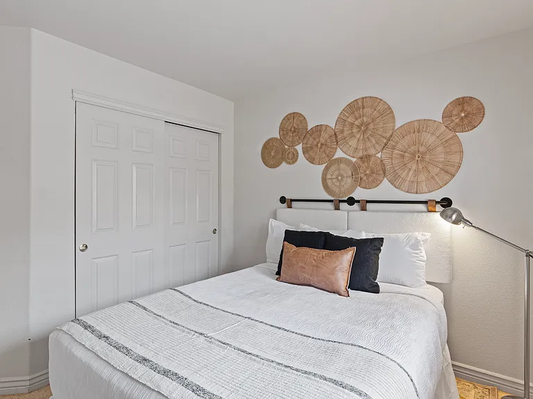 Bedroom 3 / Queen Bed