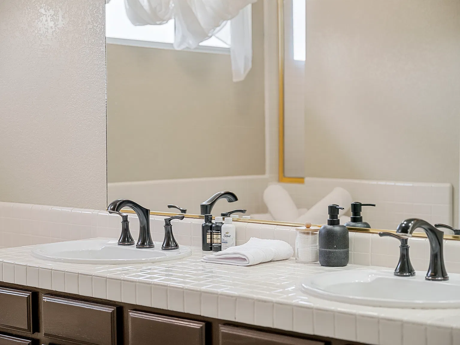 3 bed, 892 sqft, $7,000 — Photo 4
