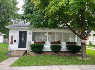120 E Warren St, Moweaqua, IL 62550