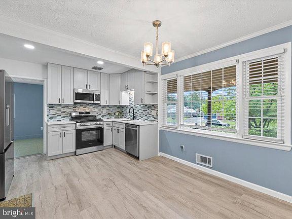 3rd image of 14926 Greymont Dr