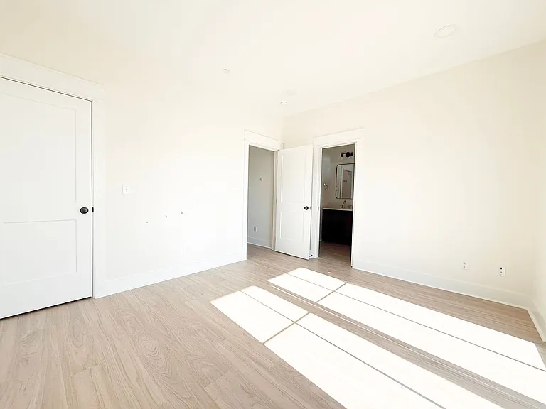 1373 Meridian St — Photo 14