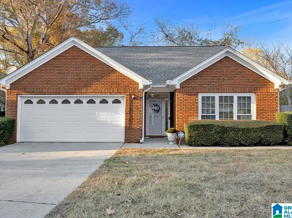 1084 Brookstone Ln, Birmingham, AL 35235