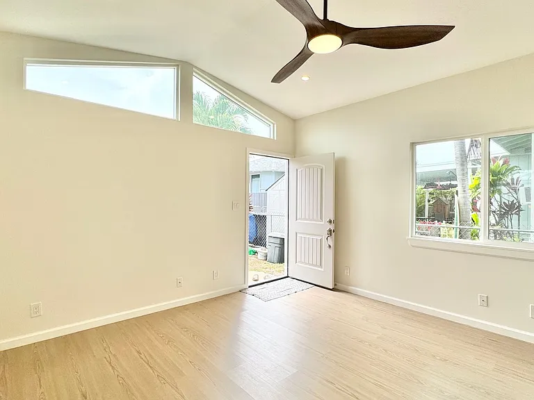 421 Olomana St #A — Photo 3