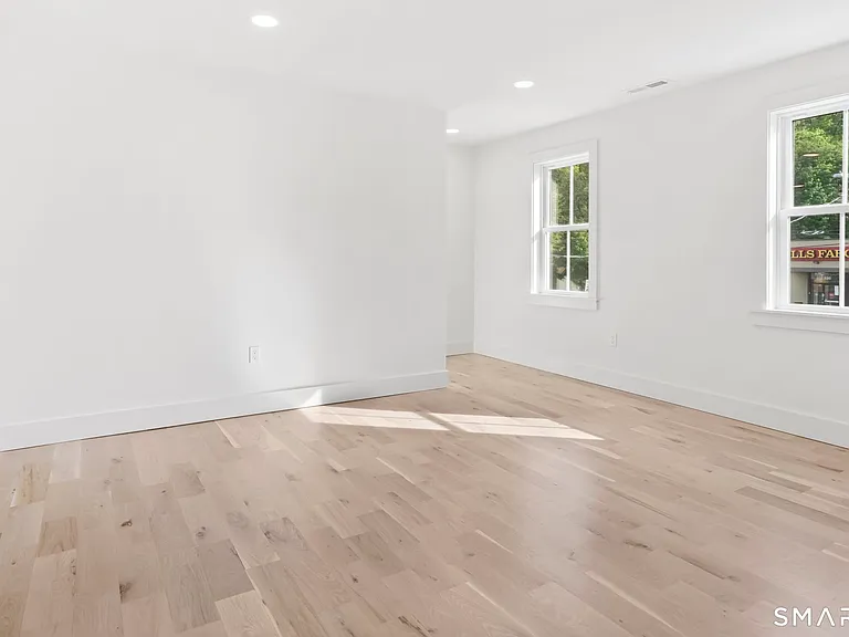 325 Coram Ave #C — Photo 6
