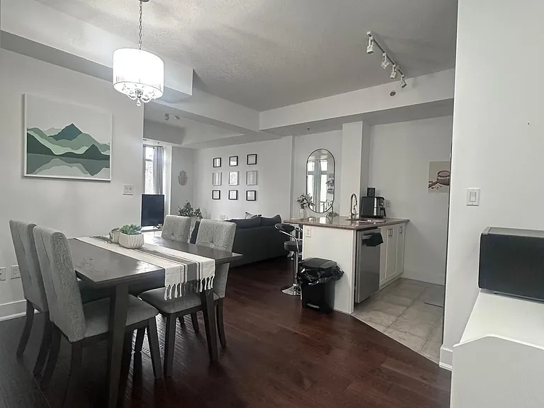 90 Charlton Ave W #303 — Photo 3