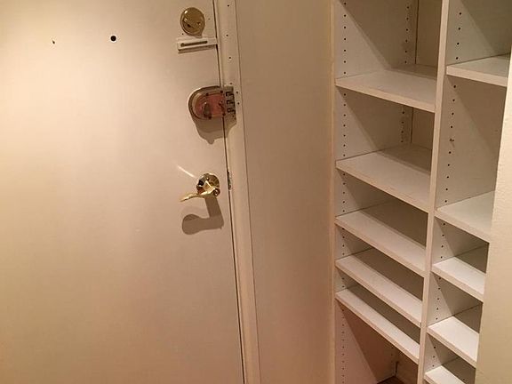 5th image of 7306 N Winchester Ave APT 305