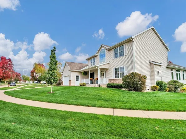 200 Amy Dr, Robins, IA 52328