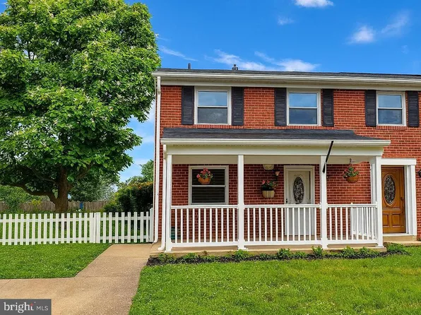 8582 Beacon Point Rd, Pasadena, MD 21122