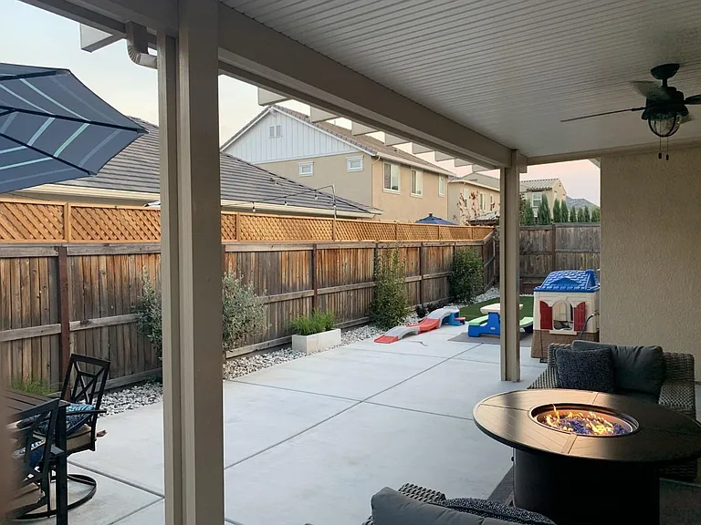 Black Willow St — Photo 18