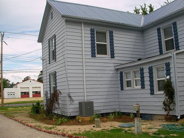 2nd image of 3385 Main St