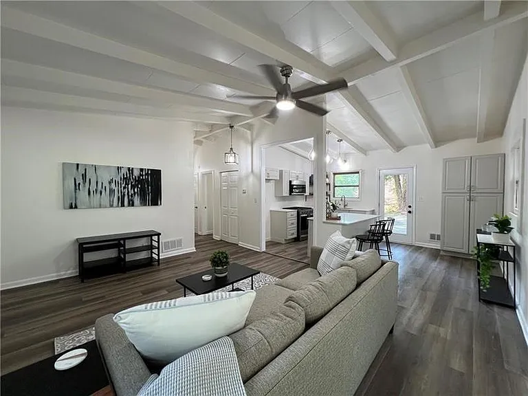 2956 Monterey Dr — Photo 6