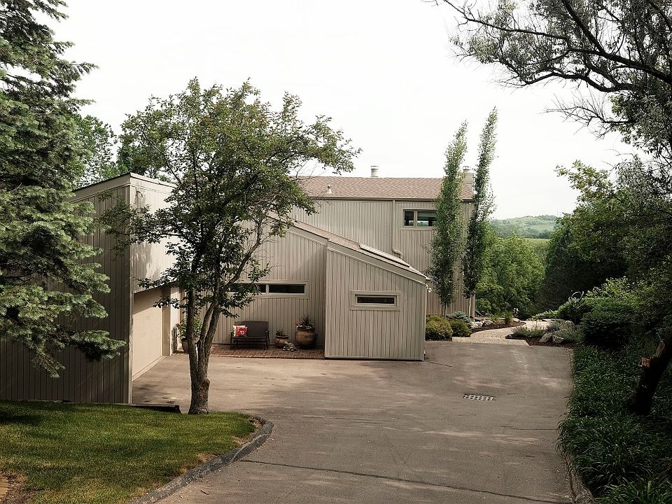 1st image of 10 Timberlane Dr
