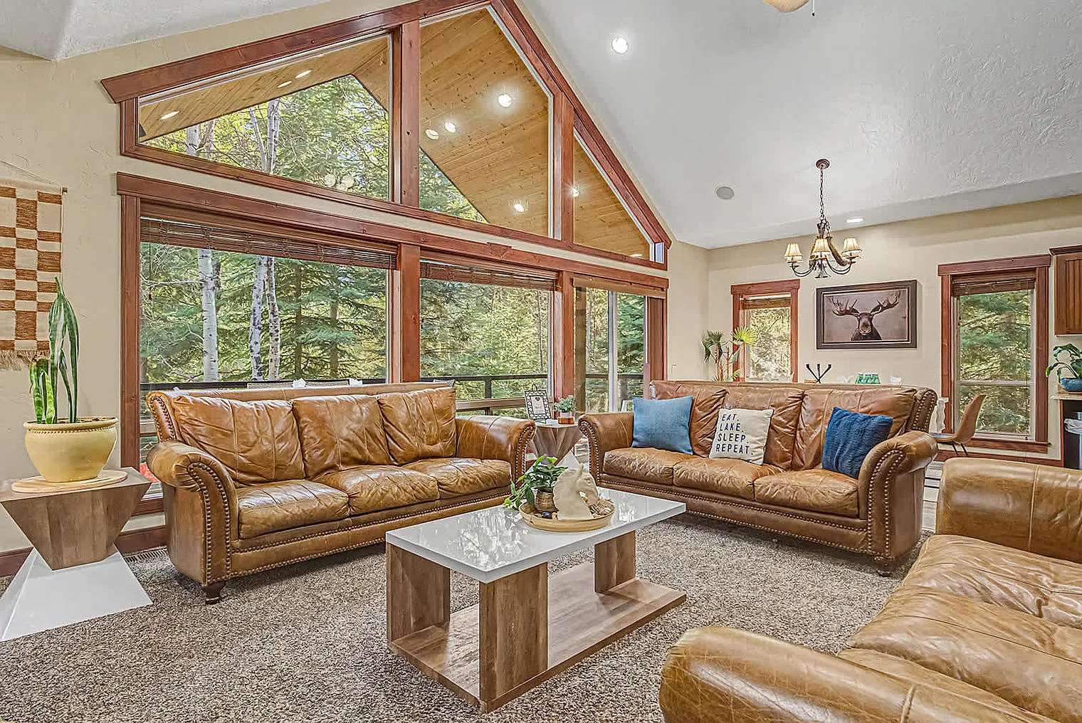 5 bed, 2.0 bath, 2798 sqft, $15,597 — Photo 1
