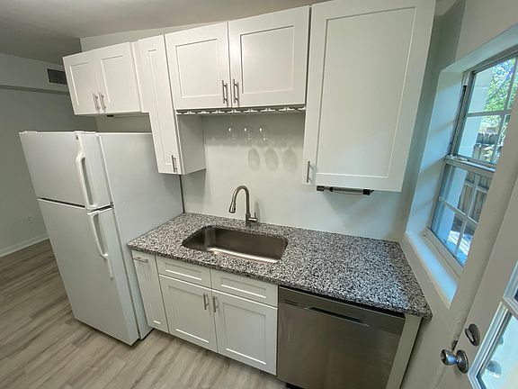 3rd image of 621 E Church St