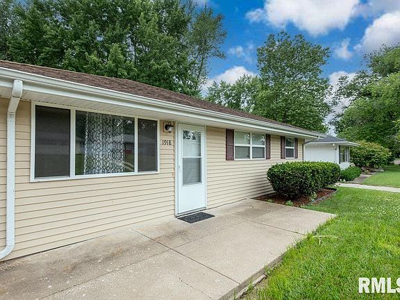 2nd image of 1918 W White Oak Dr