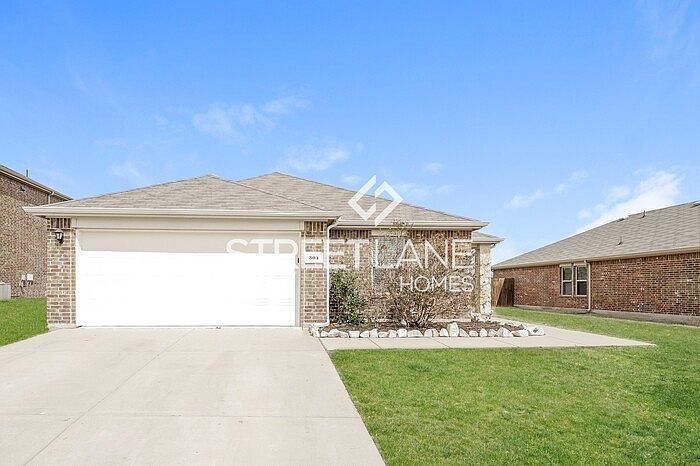 1st image of 304 Hawthorn Dr