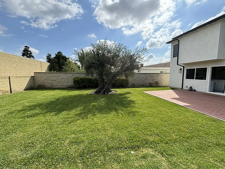 9021 Hyde Park Dr — Photo 31