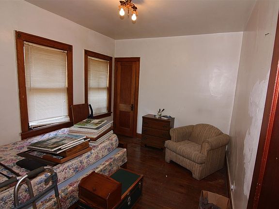 3rd image of 215 W Stark Dr