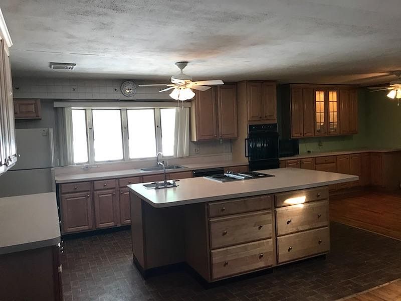 2nd image of 306 Henry Ave