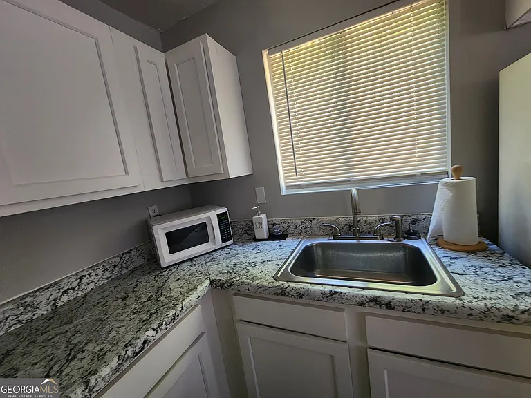 917 Oakview Ave #D — Photo 8