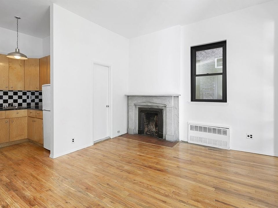 2nd image of 240 E 19th St APT 3B