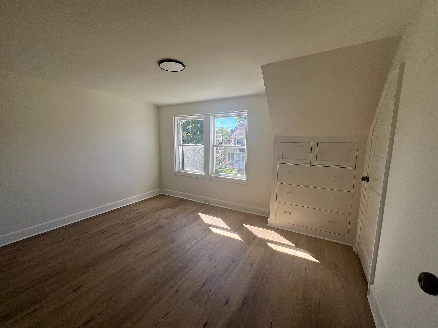 2 bed, 1.5 bath, 864 sqft, $1,800 — Photo 4