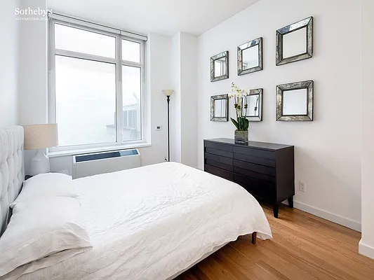 Sold by Sotheby's International Realty | media 3