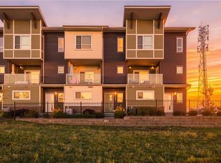 132 N Harvest Grove Walk NW, Calgary, AB T3K 2P3