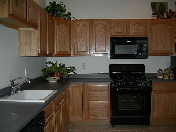 Large Eat-In Kitchen