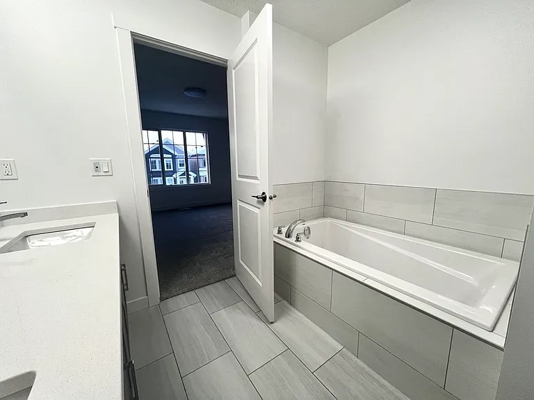 2113 209a St NW — Photo 29