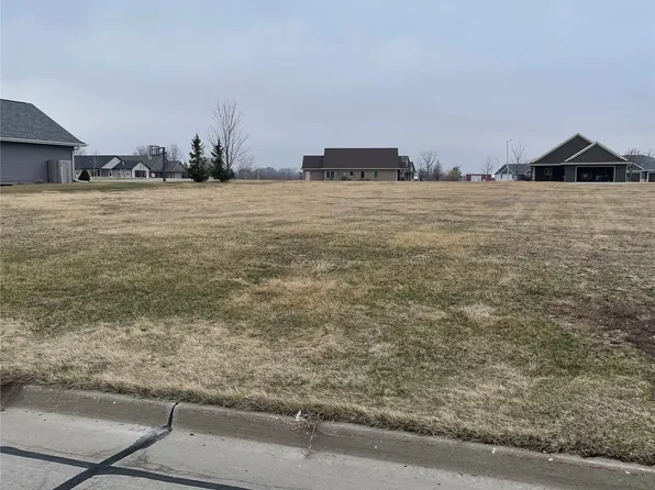 2021 Jewel Dr, Grinnell, IA 50112