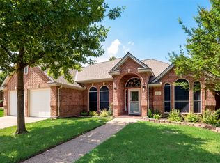2717 Maple Brook Ct, Bedford, TX 76021