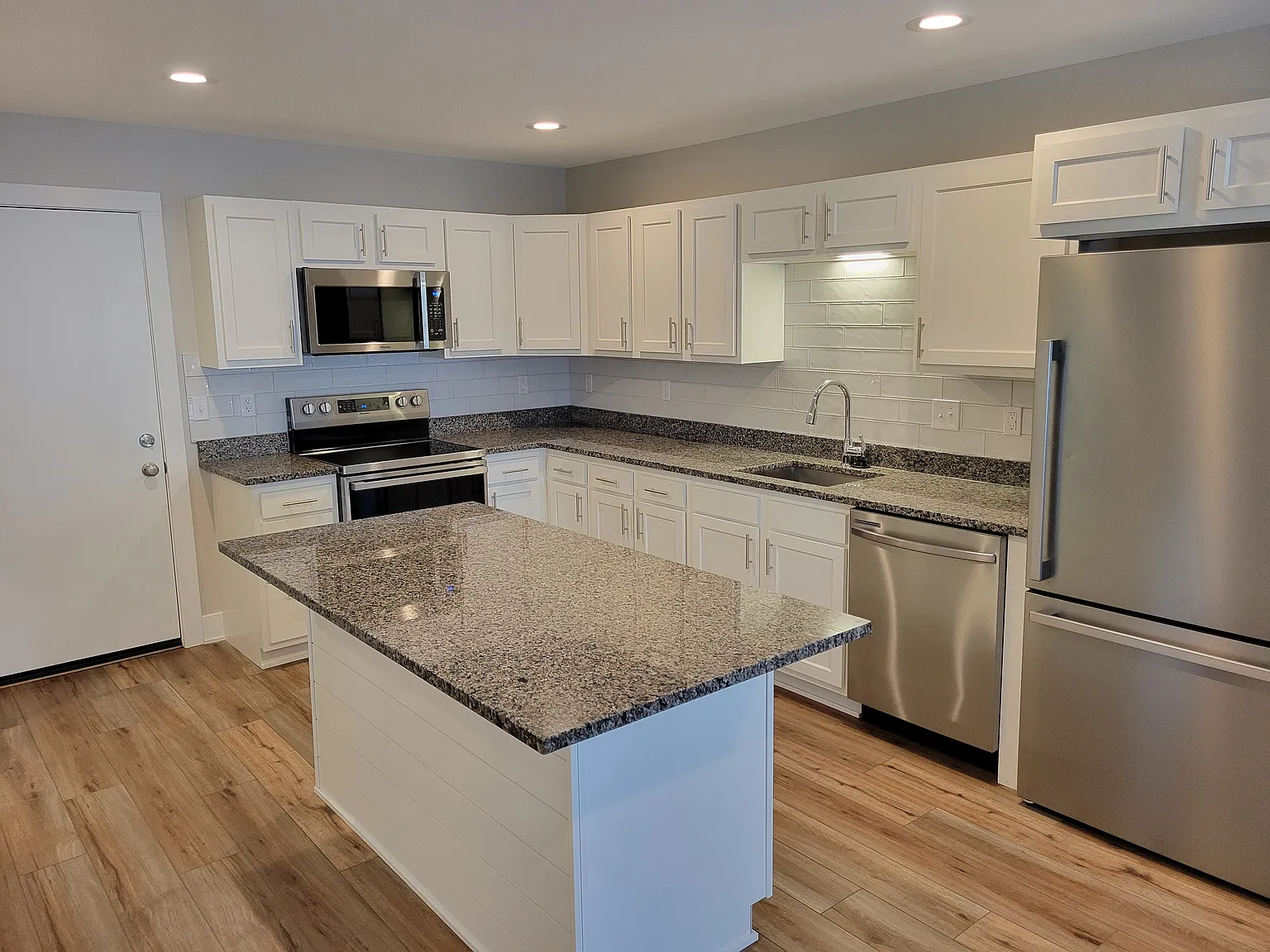 2 bed, 2.5 bath, 1000 sqft, $1,650 — Photo 1