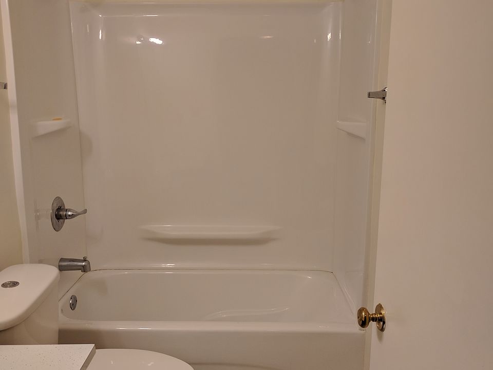 Full Bath with Linen closet