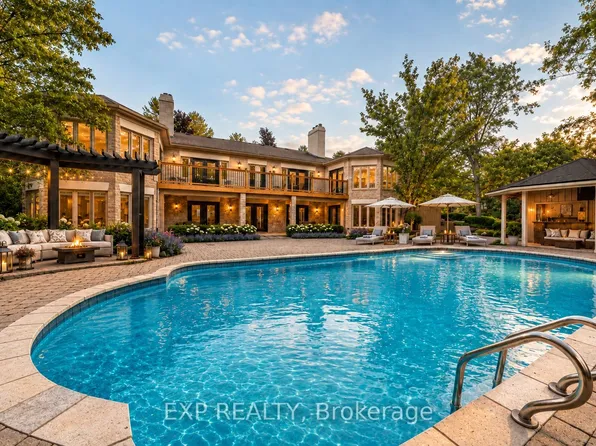 203 Saint Johns Side Rd W, Aurora, ON L4G 0N1