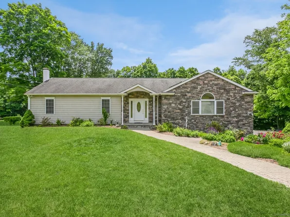 14 Brookfield Meadows, Brookfield, CT 06804