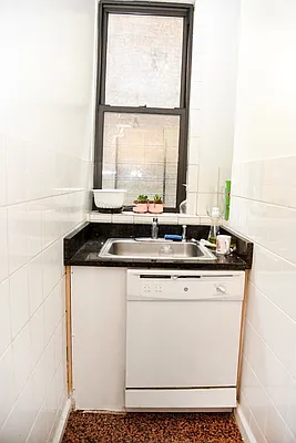 Rented by Aryeh Realty | media 36