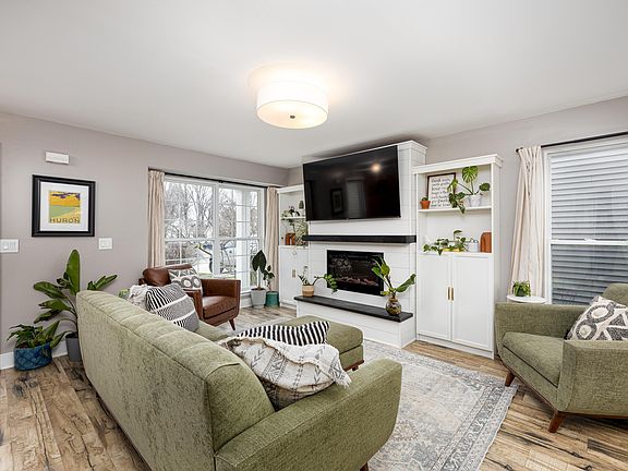 5th image of 315 Cambridge Dr