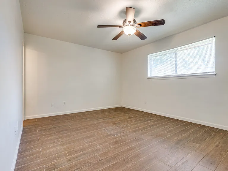406 Vance St — Photo 11