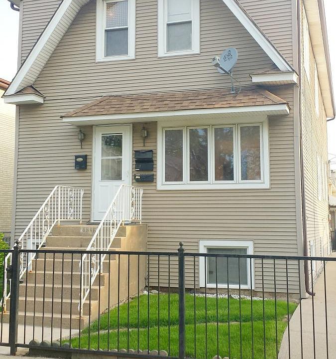 1st image of 6546 W Cornelia Ave #1